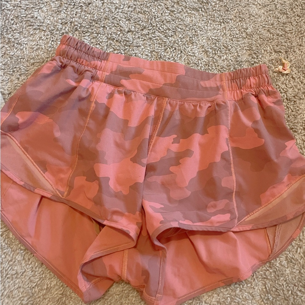 Lululemon hotty hot shorts sz 6 2.5 inseam